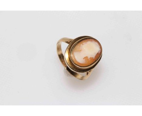 9 carat gold cameo portrait ring.