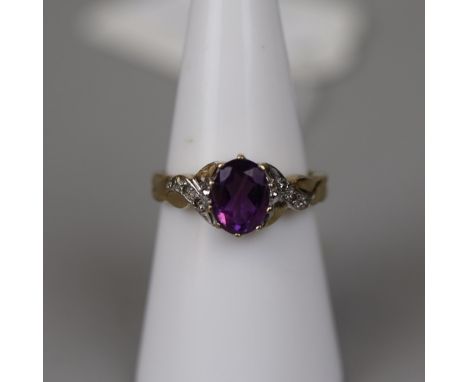 9ct gold amethyst &amp; diamond set ring - Size M 