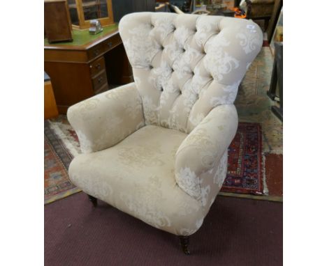 Button back armchair&nbsp; 