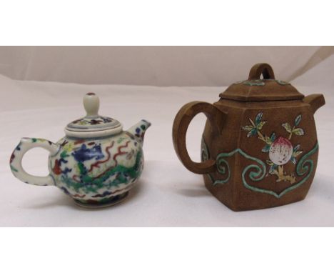 A Chinese Doucai teapot 12cm (h) and a Chinese Yixing teapot 9cm (h), marks to the bases