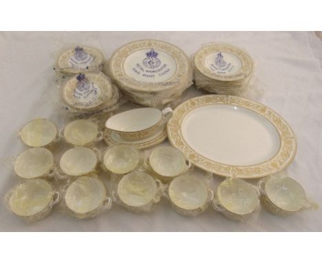 Royal Worcester Hyde Park dinner service to include plates, bowls, a meat plate and a sauce boat with stand (63)