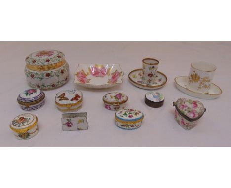 A quantity of porcelain to include pill and patch boxes, a pin tray and tooth pick holders (14)