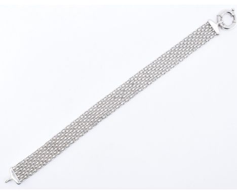 A 9ct white gold flat link chain bracelet with a round spring ring clasp. Bracelet marked 375, makers marked IBB. Weight 7.8g