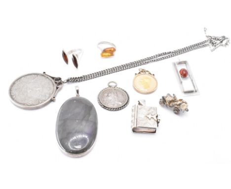 A&nbsp; collection of silver jewellery. The jewellery to include a silver jubilee pendant, a Victorian 1887 half crown set pe