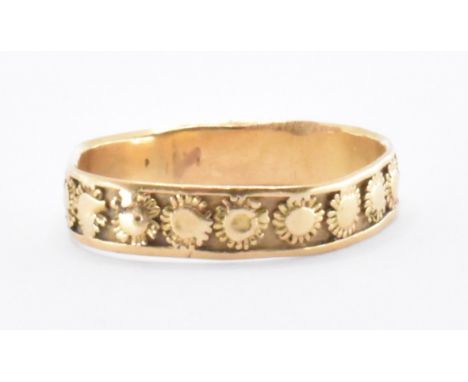 An antique gold band ring. The ring having flower decoration to the band. Unmarked tests indicate 14ct gold. Weight 1.6g. Siz