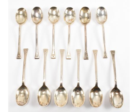 A 1920s Art Deco era cased set of twelve silver hallmarked tea spoons with horse shoe finials complete in the presentation ca