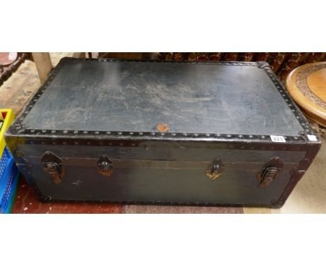 American steamer trunk- Approx L: 92cm x W: 54cm x H: 34cm 