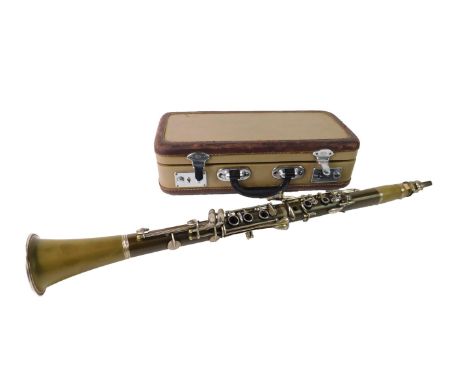 A Console Steelebonite clarinet, No 70471, cased.