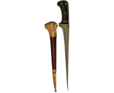 A FINE LATE 18TH OR EARLY 19TH CENTURY LARGE PERSIAN PESHKABZ OR DAGGER, 32.75cm Wootz damascus T-section blade with a gold k