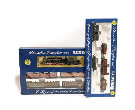 Fleischmann HO Gauge 4885 2-8-2 KPEV/PstB Passenger Set (E box G) together with 4883 Goods set (lacking locomotive) (2)