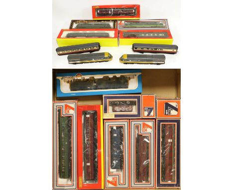 Various OO Gauge Locomotives And Rolling Stock Hornby R2509A Class 121 Driving Motor Coach, DCC Ready, R4150B Pullman brake/3