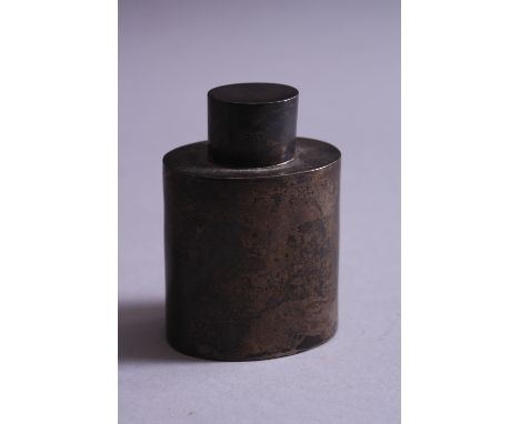 A LATE VICTORIAN SILVER TEA CADDY, of oval form, pull off cover, maker W & C Sissons, London 1896, 2.6ozt, 82 grams
