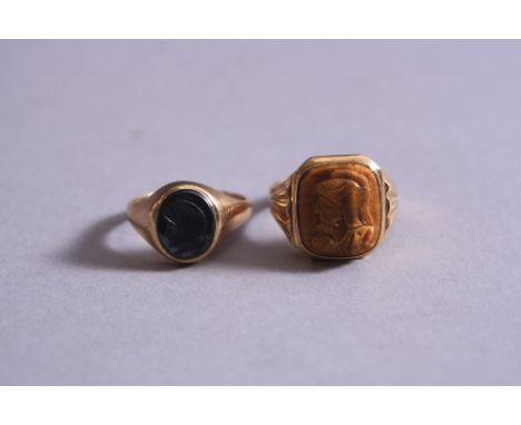 2 9CT GENTS INTAGLIO SIGNET RINGS, ring sizes, S, U