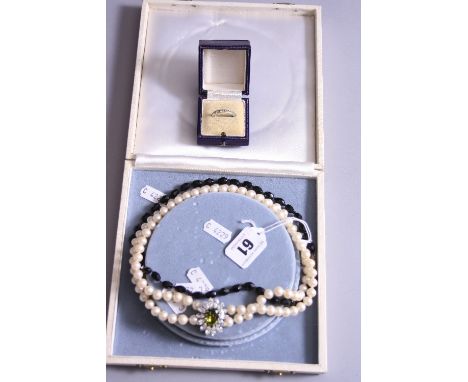 A MODERN SIMULATED PEARL DOUBLE ROW CHOKER NECKLACE, white metal clasp set with paste stones, a black glass faceted bead neck