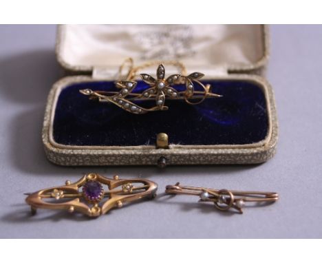 THREE EARLY 20TH CENTURY GEM SET BROOCHES, to include a seed pearl and colourless paste stone safety pin style bar brooch, me