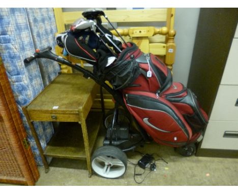 A COLLECTION OF GOLFING EQUIPMENT, to include a set of clubs, bag and electric caddy with charger