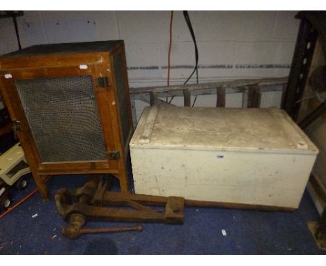A PAINTED TOOL CRATE, meat safe, wooden ladder and a large vice (4)