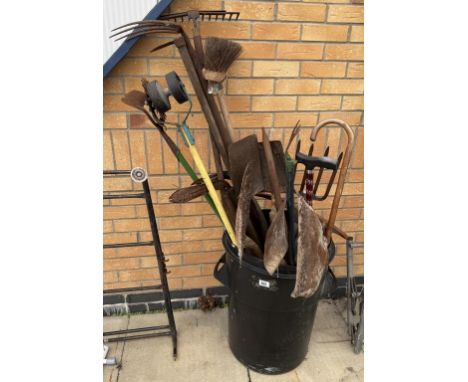 A large quantity of garden tools
