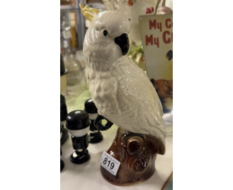 A large unbranded ceramic cockatoo parrot bird. Hight 29cm