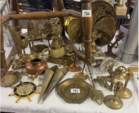 A good lot of vintage brass &amp; copper including plaques, candlesticks etc