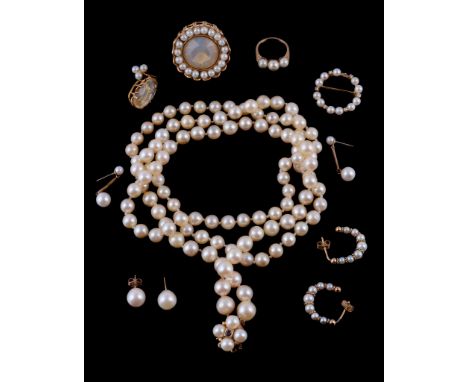  A collection of cultured pearl jewellery,   to include a graduated cultured pearl necklace, with a 9 carat gold cultured pea