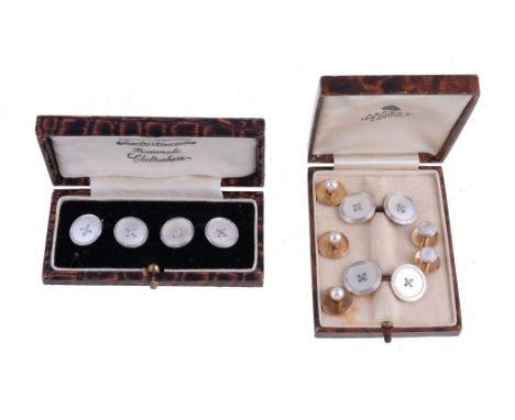 Ω A pair early 20th century of mother of pearl double sided cufflinks, the circular mother of pearl panels with reeded border