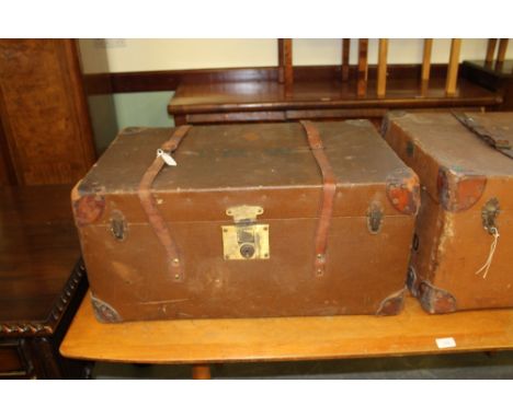 Canvas travel trunk