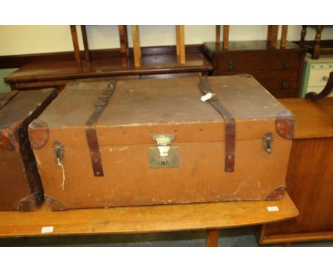 Canvas travel trunk
