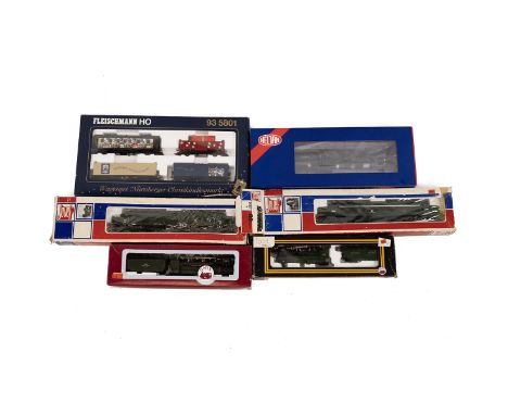 Boxed Model Railway OO gauge locomotives - Heljan GW green 2-8-0 47xx loco 4705 4781; Dapol GW green 2-6-0 mogul loco and ten