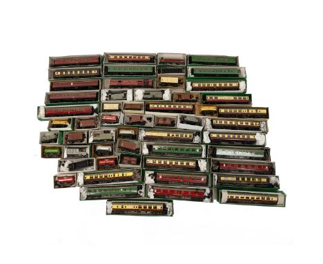 Hornby Dublo Model Railway 00 gauge- Large quantity of vintage rolling stock all with scale wheels, home made boxes. (55)