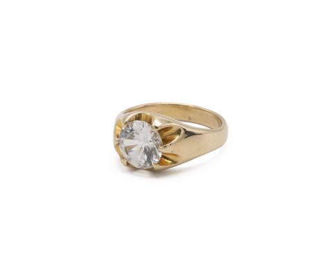 18ct yellow gold and brilliant cut white single stone ring, in a claw setting, finger size S, 8.67 grams.