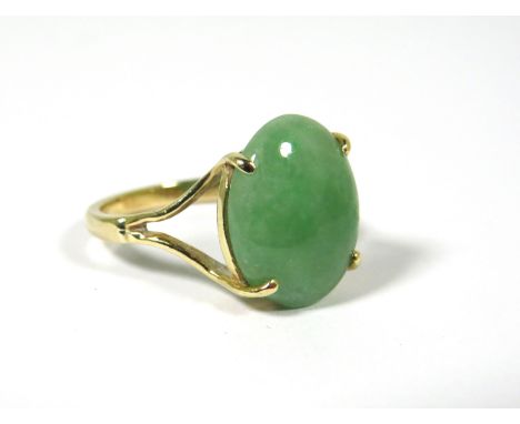 9ct Yellow Gold ring set with a large oval of Jade which measures 15 x 12 mm. Finger size Q-5.   3.6g