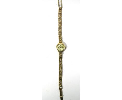 Ladies Accurist 21 Jewel swiss watch, In running order. 9ct Gold Body and Strap. Total weight 10g