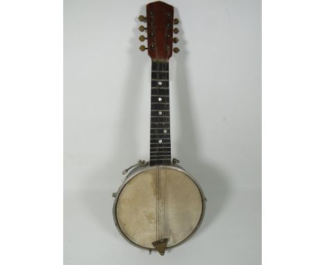 Vintage Ukelele which is suitable for restoration. See photos. 