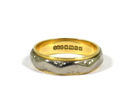 18ct Bi Coloured Gold Ring of Yellow and White Gold.  Finger size 'K-5 to L   4.8g