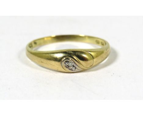 9ct Yellow Gold Ring set with a Small Melee Diamond. Finger size 'O'&nbsp; &nbsp;1.0g