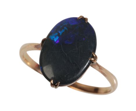 A DOUBLET BLACK OPAL DRESS RING on a 9ct yellow gold shank, ring size N