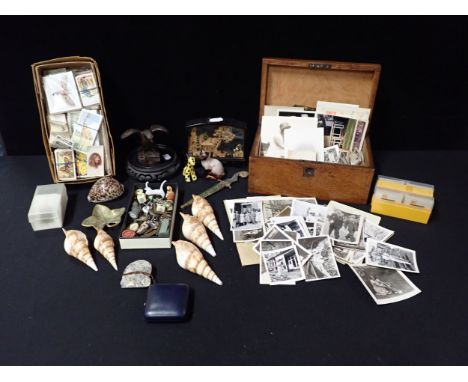 AN OAK BOX, OLD PHOTOS, CARVED SHELLS, CIGARETTE CARDS and other small collectibles