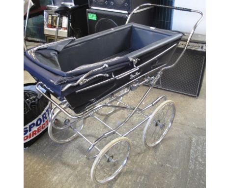 Vintage Silvercross pram on chrome base.(B.P. 24% incl. VAT)