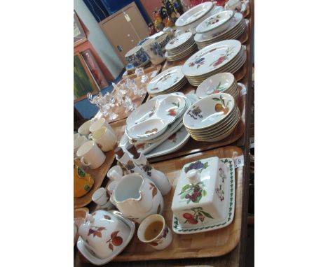 Five trays of Royal Worcester Evesham oven to tableware items to include dinner and other plates, hordevres trays, breakfast 