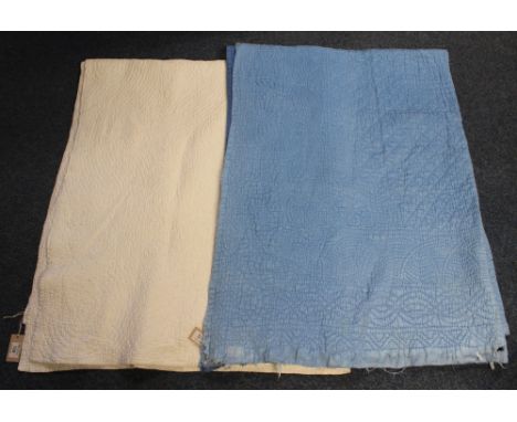 Two vintage double quilts, one blue, one white. (2)(B.P. 24% incl. VAT)