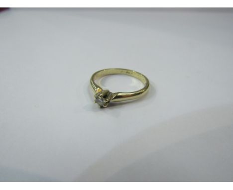 A 9ct gold ring set with small diamond. Size N/O, 2.1g