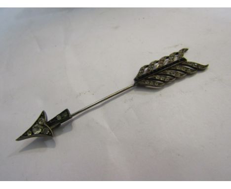 An Art Deco arrow-shaped brooch, stamped 800