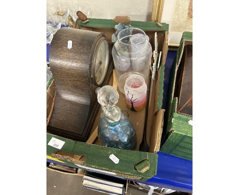 Mixed Lot: Mantel clock, glass ware and other items