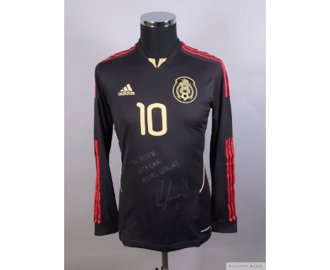 Giovani dos Santos signed black Mexico No10 away shirt, 2011,
player issue, Adidas, size M, long-sleeved with country emblem,