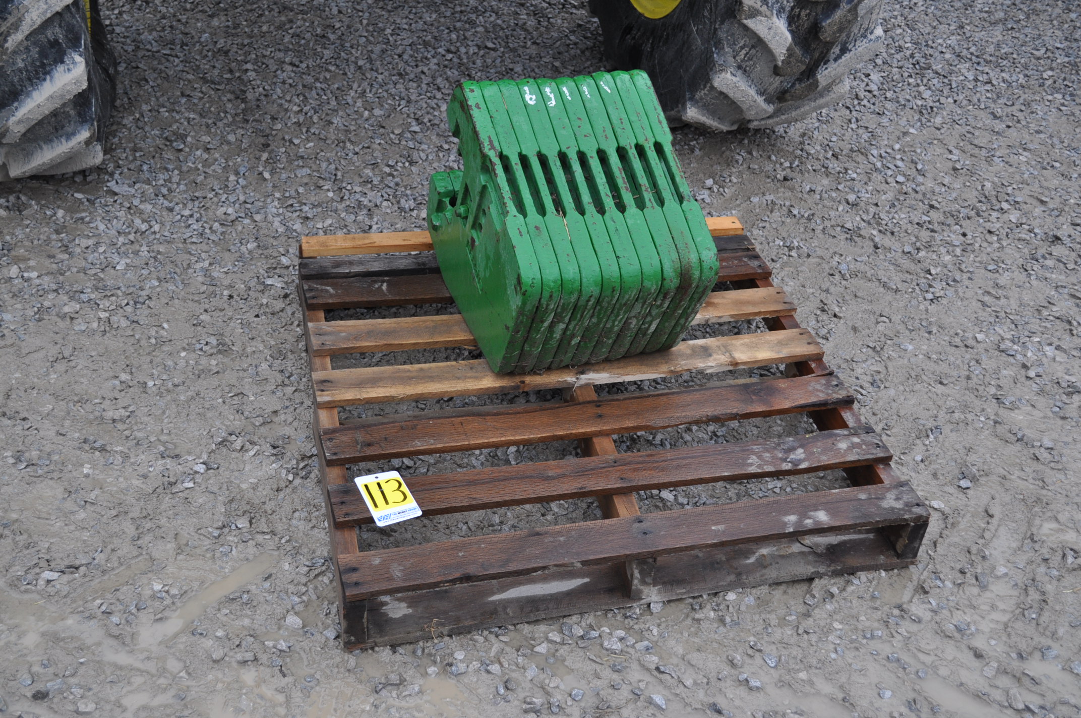 { Choice of lots 112, 113, 114 (P) } 10 front weights for John Deere