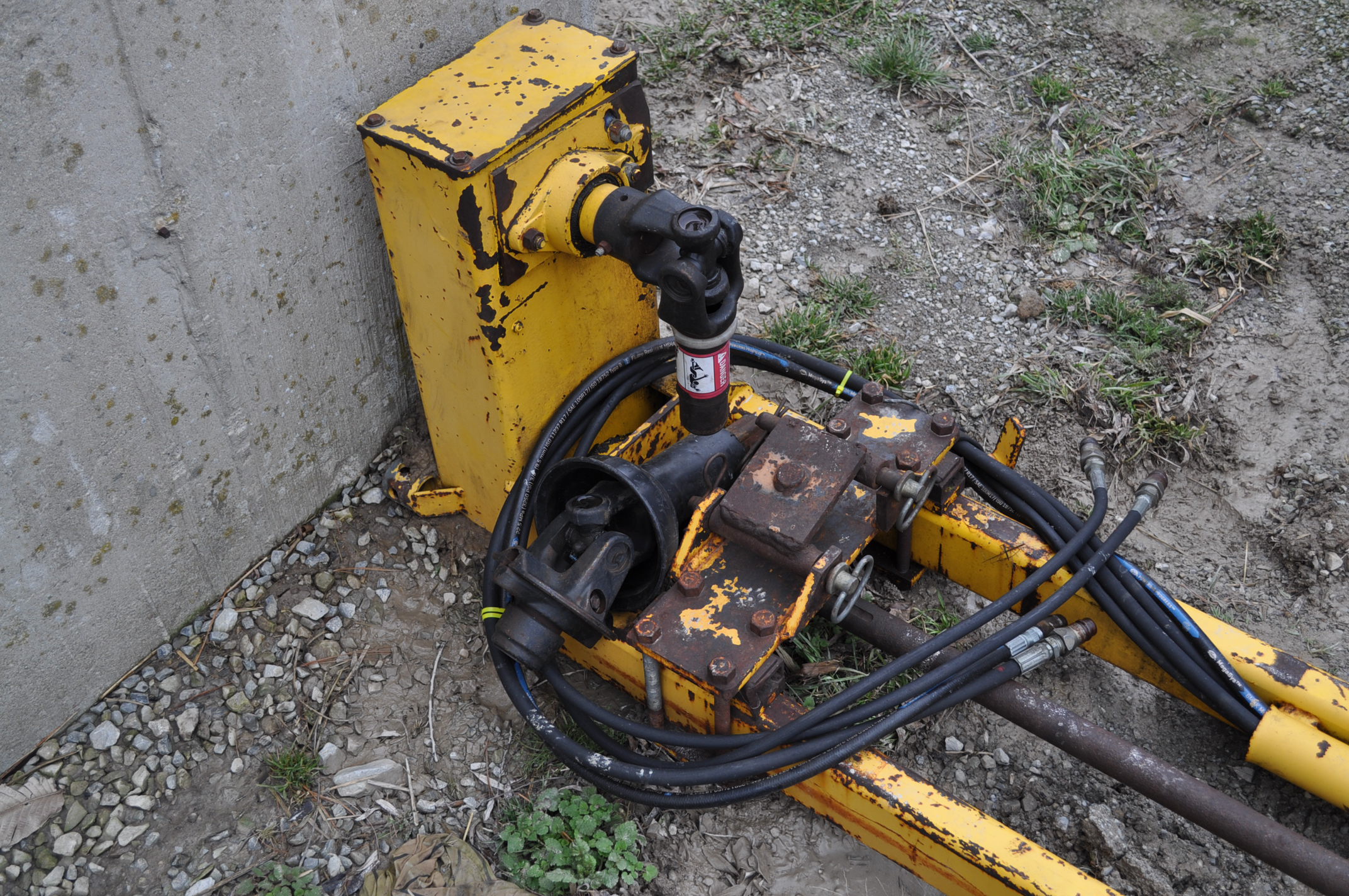 9 ½’ Erskine front mount snow blower, PTO from rear, hyd spout