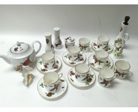 Royal Worcester figures of children, Worcester Evesham pattern ware and a matching Worcester part coffee set - NO RESERVE