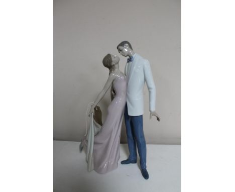A Lladro figure Happy Anniversary 6475