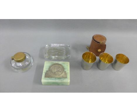 Mixed lot to include a King George V and Queen Mary white metal mounted and green hardstone commemorative plaque, a set of Ep